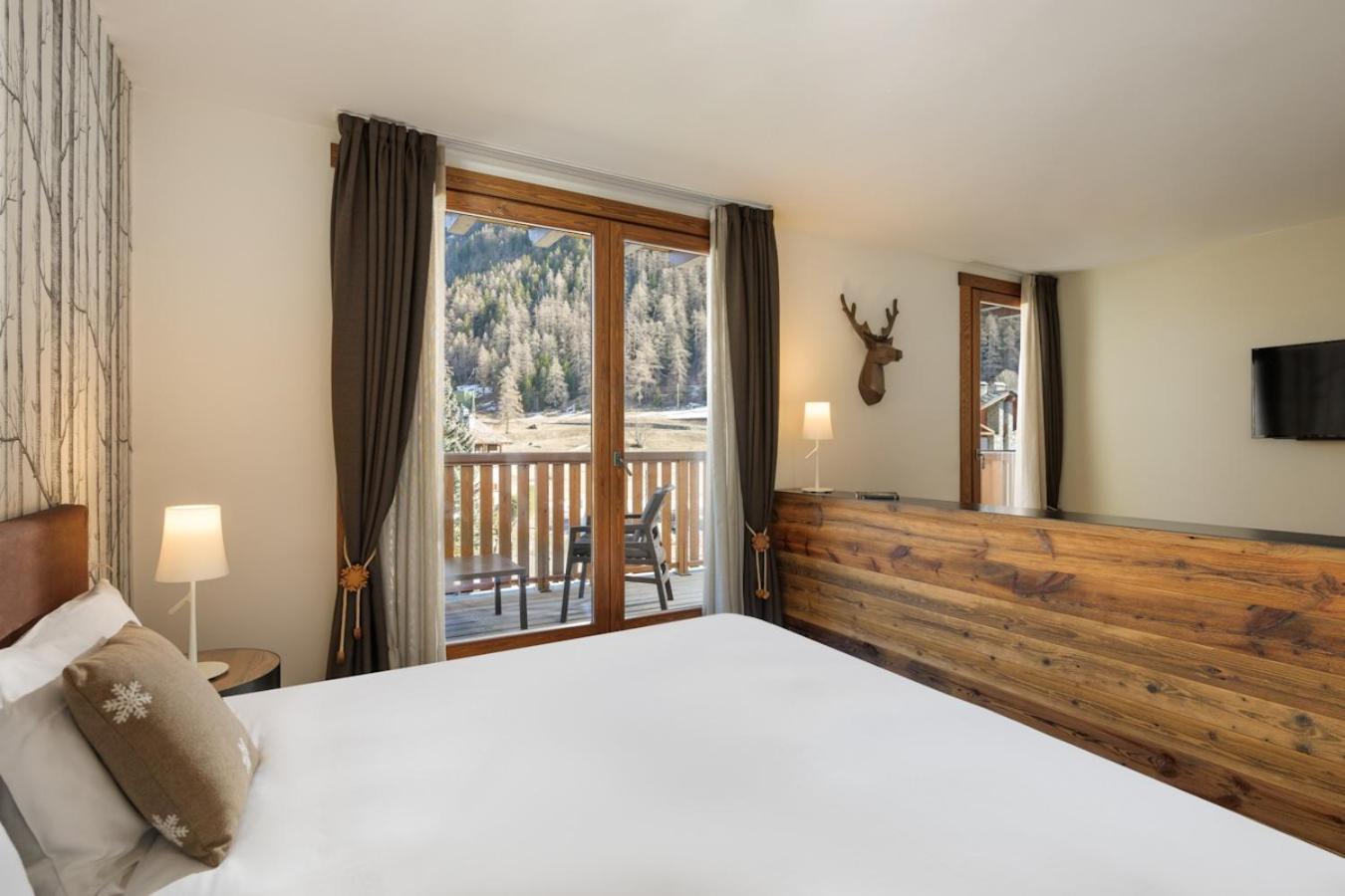 Montana Lodge & Spa, By R Collection Hotels La Thuile Exterior photo