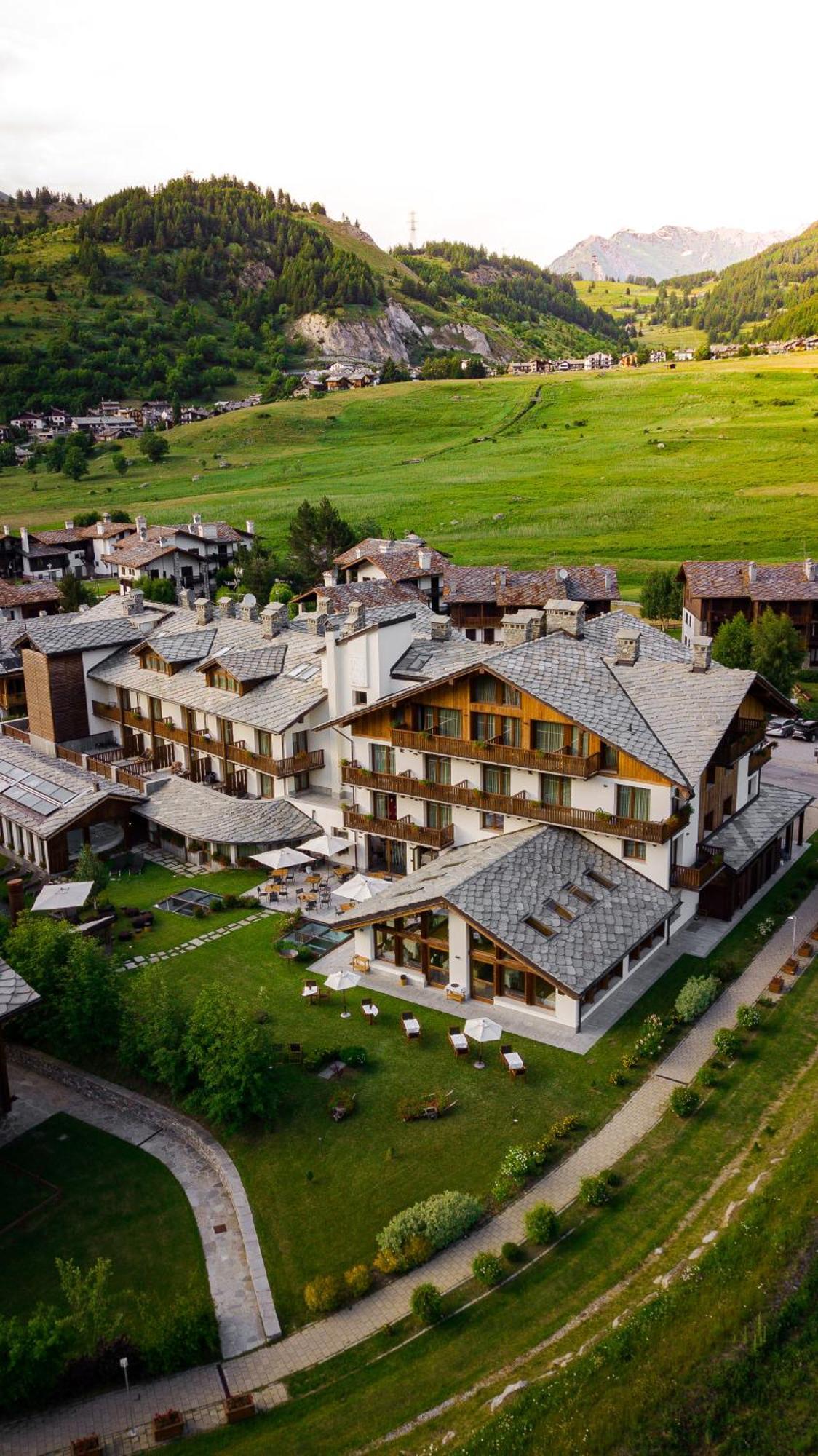 Montana Lodge & Spa, By R Collection Hotels La Thuile Exterior photo