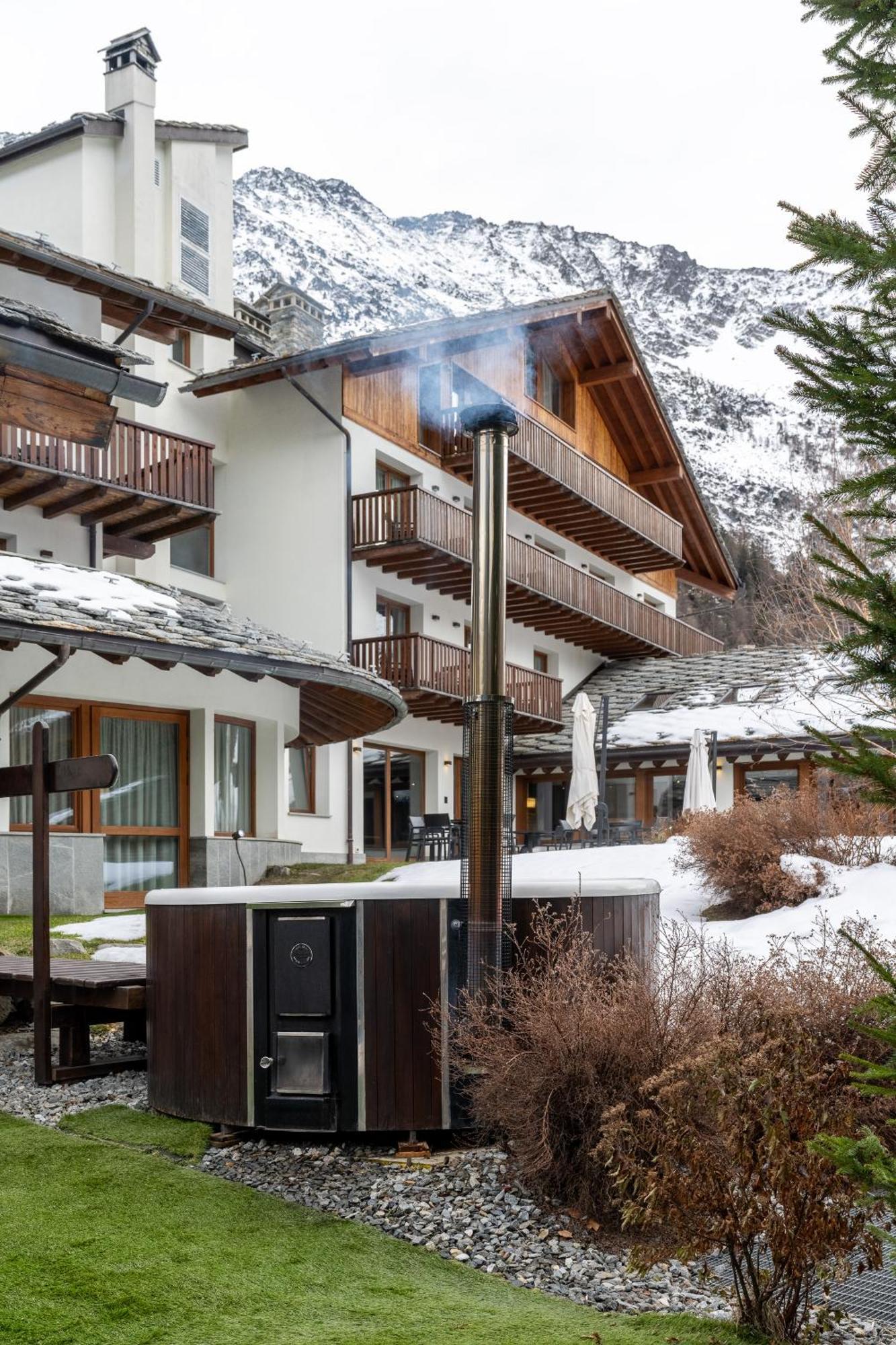 Montana Lodge & Spa, By R Collection Hotels La Thuile Exterior photo
